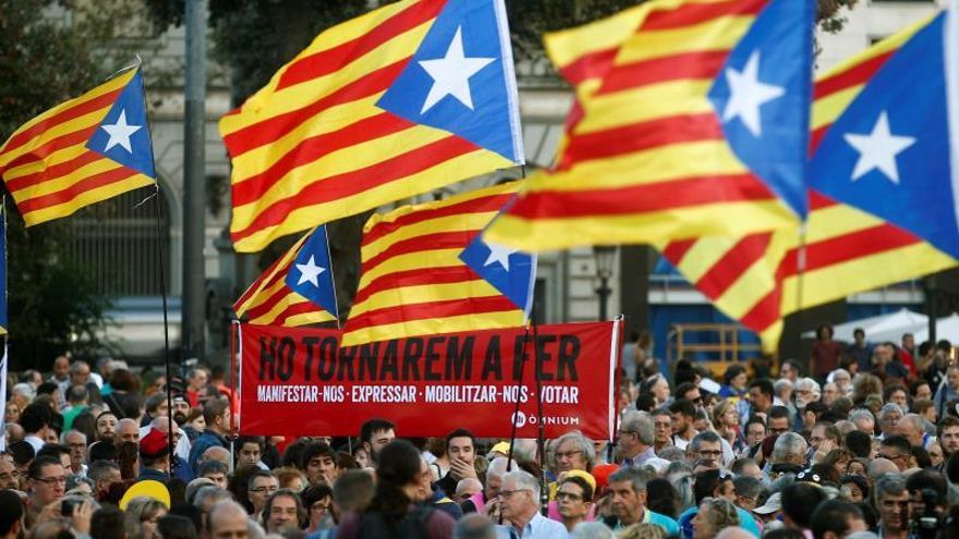 Manifestación en Barcelona en una jornada de movilizaciones por toda Cataluña con motivo del segundo aniversario del 1-O.