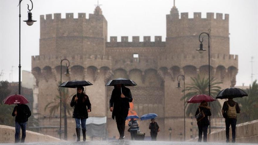 Un nuevo temporal trae lluvias y vientos fuertes en la costa mediterránea y deja 12 comunidades con avisos