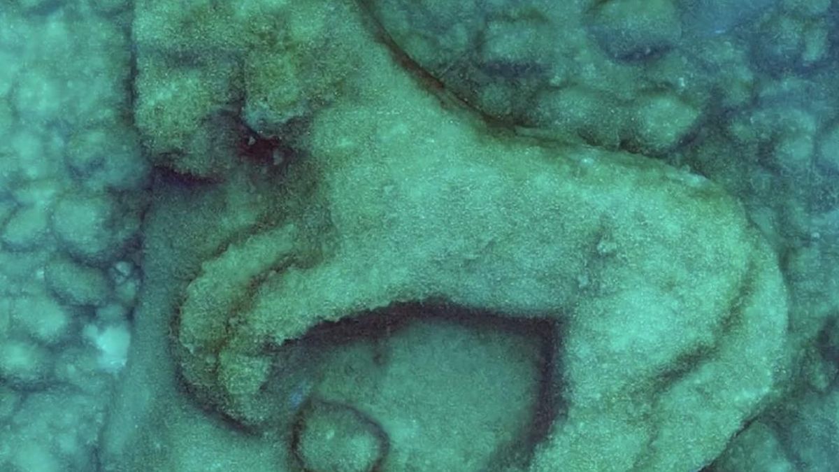 El caballo de mármol encontrado bajo tierra apunta al culto de uno de los templos griegos más extraños del Mediterráneo