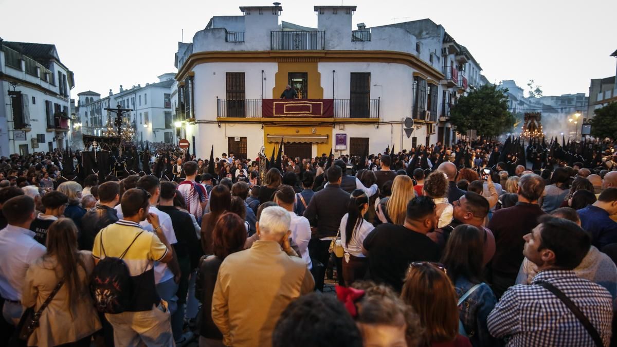 La salida procesional de la hermandad de Ánimas, en imágenes