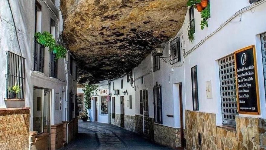 Una de las calles de Setenil de las Bodegas