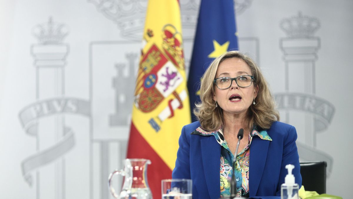 La vicepresidenta y ministra de Asuntos Económicos y Digitalización, Nadia Calviño, comparece en rueda de prensa posterior al Consejo de ministros en Moncloa, Madrid (España), a 17 de noviembre de 2020. En esta reunión el Gobierno ha aprobado la extensión