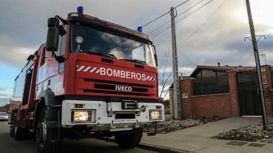Incendio en una vivienda de Lorenzana. / Foto: Bomberos de León