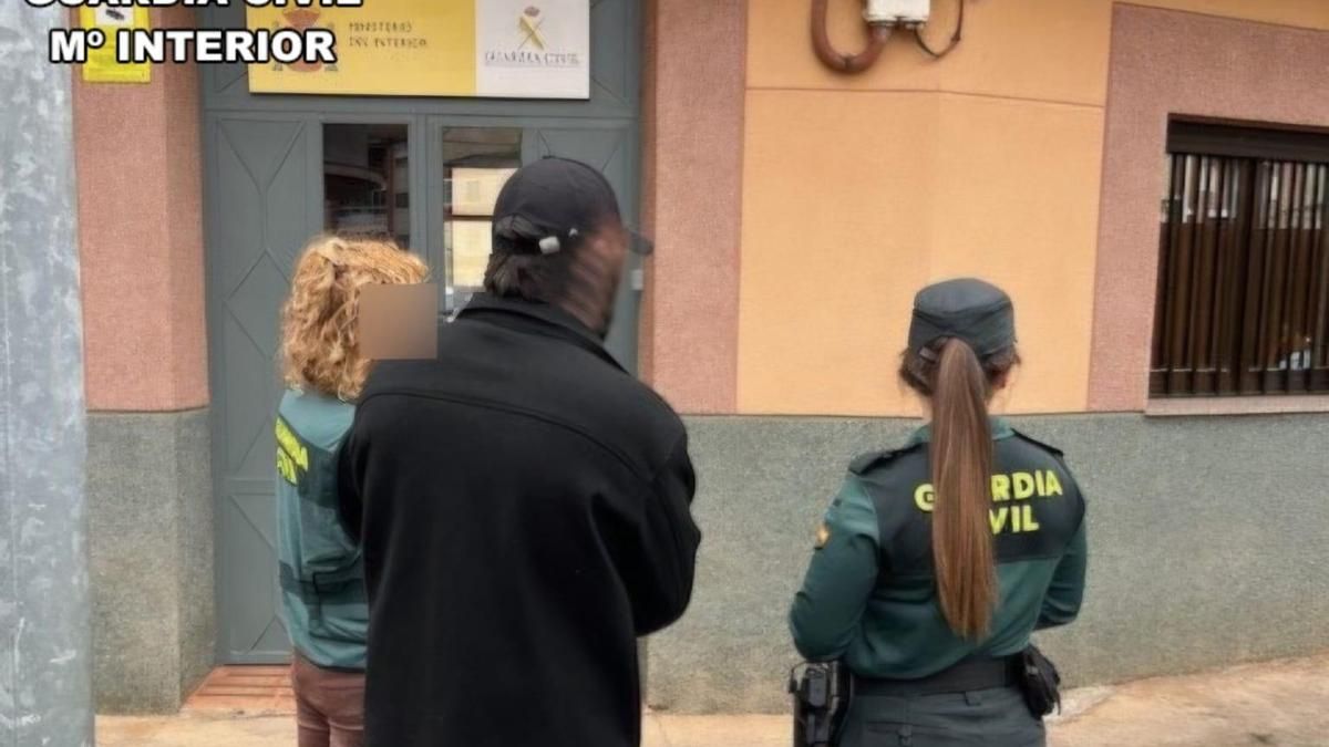 Detienen a dos personas en León por estafar a un anciano en La Bañeza