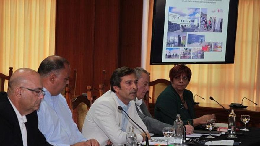 Imputados todos los consejeros de CC en el Cabildo de Lanzarote por presunta falsificación del reglamento del grupo