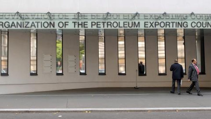 Entrada de la sede de la Organización de los Paises Exportadores de Petróleo (OPEC) en Viena.