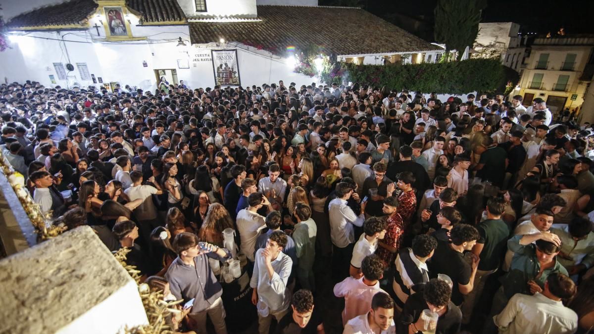 Ambiente nocturno de las Cruces de Mayo del Bailío