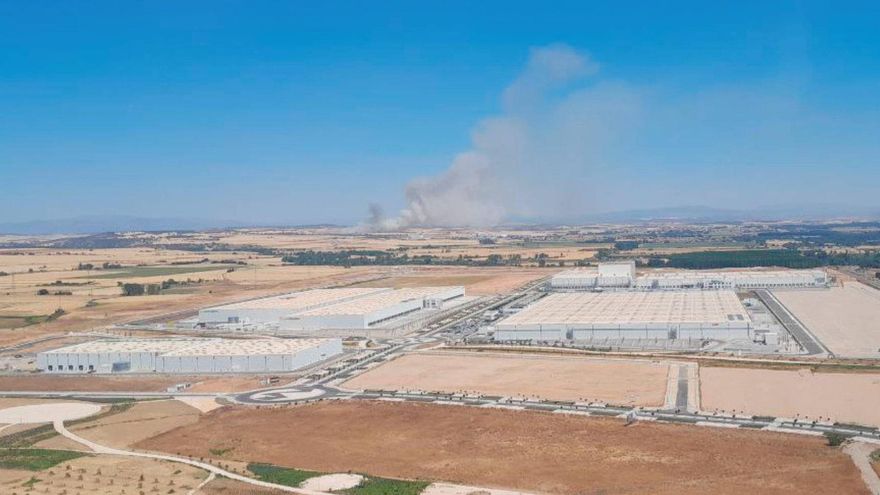 Un incendio forestal en Yunquera de Henares obliga a desalojar a un grupo de personas