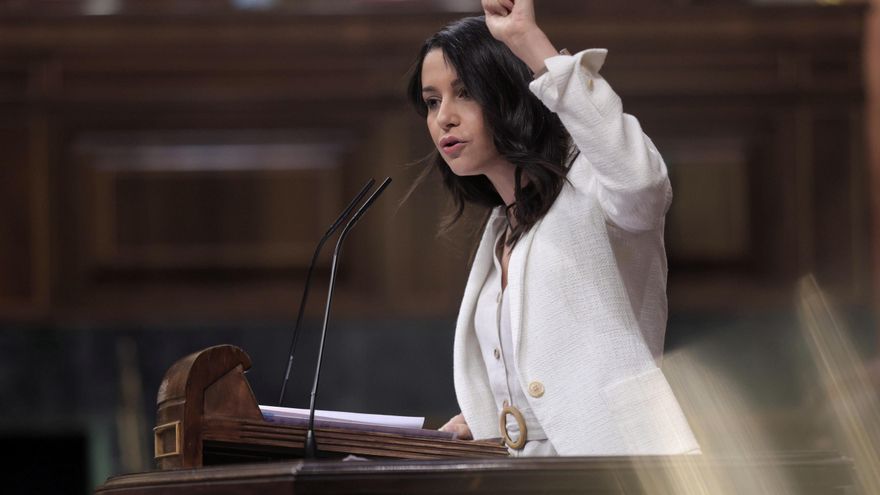 La presidenta de Ciudadanos, Inés Arrimadas, en la tribuna del Congreso de los Diputados.