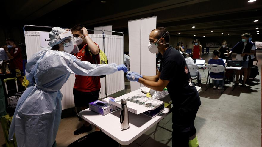 Continúa el descenso de positivos en Navarra tras superarse el pico del macrobrote de fin de curso en Salou