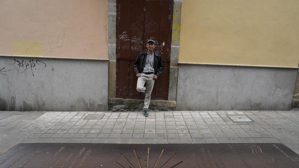 El escritor y gestor cultural José Tono Martínez, Premio Internacional Aymeric Picaud de Divulgación del Camino de Santiago, en una imagen en Ponferrada. 