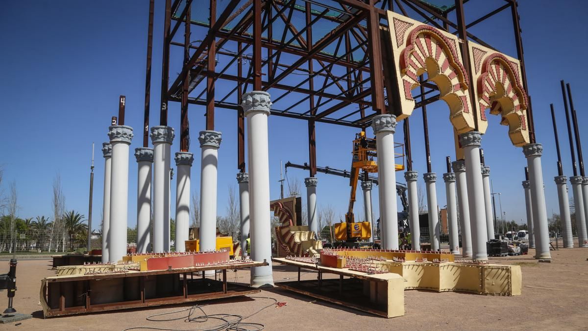 Comienza el montaje de la portada de la feria 2026