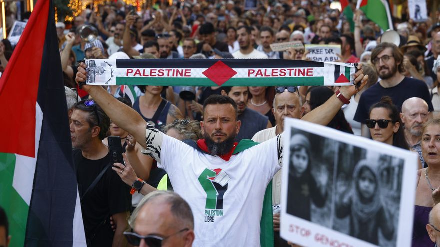 Unas 2.500 personas se manifiestan en Barcelona contra el "genocidio" israelí en Gaza