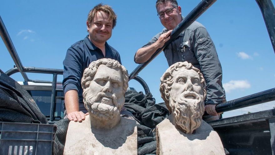 Descubren dos estatuas romanas de mármol de hace 1.700 años enterradas bajo un antiguo almacén de vino