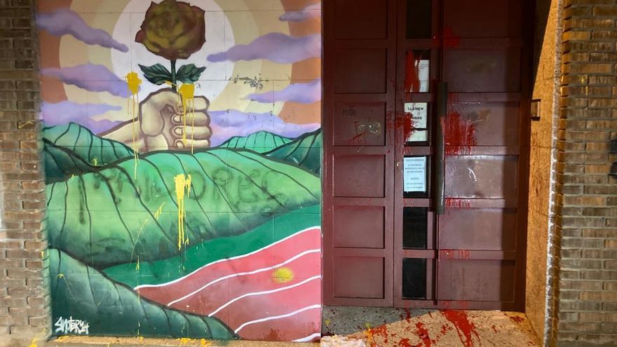 Vandalizan la sede del PSOE de Zamora con huevos de pintura roja y amarilla