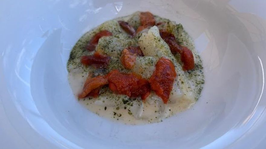 Callos de bacalao con erizo