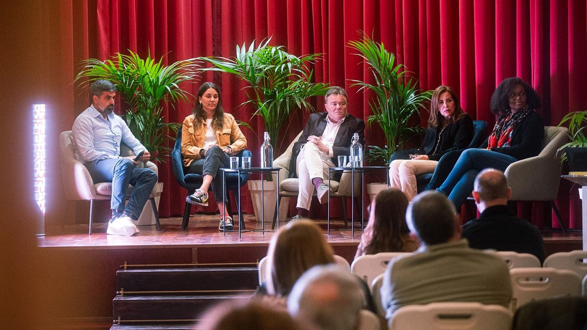 Mesa redonda con la que acabó la jornada.