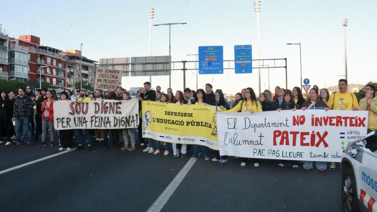 La nueva huelga educativa arranca en Catalunya con cortes en varias carreteras