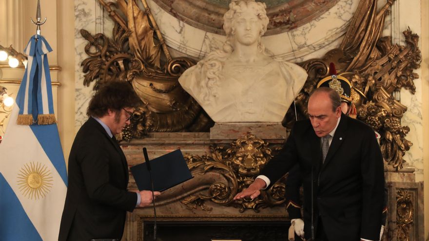 Javier Milei le tomó juramento a Guillermo Francos como jefe de Gabinete