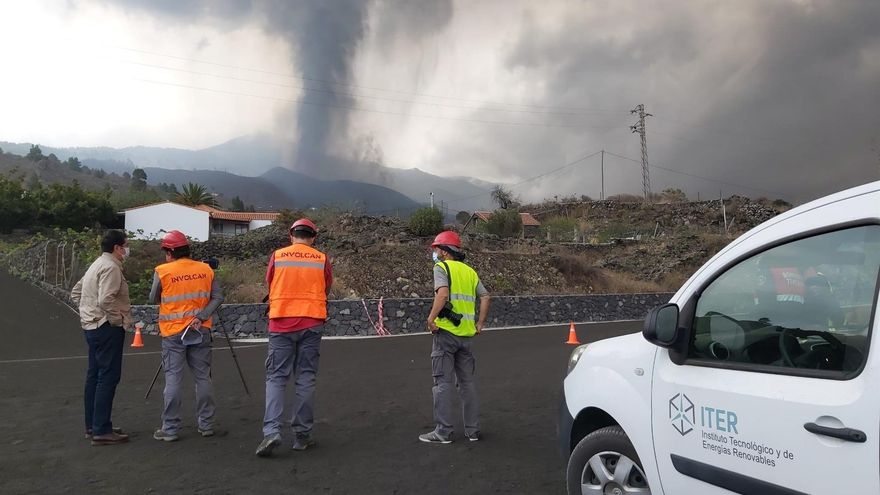 Pedro Martín, a la izquierda, en La Palma