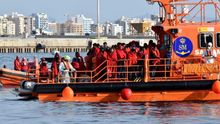 El Gobierno ofrece barcos y formación a Marruecos para frenar las llegadas de migrantes a España