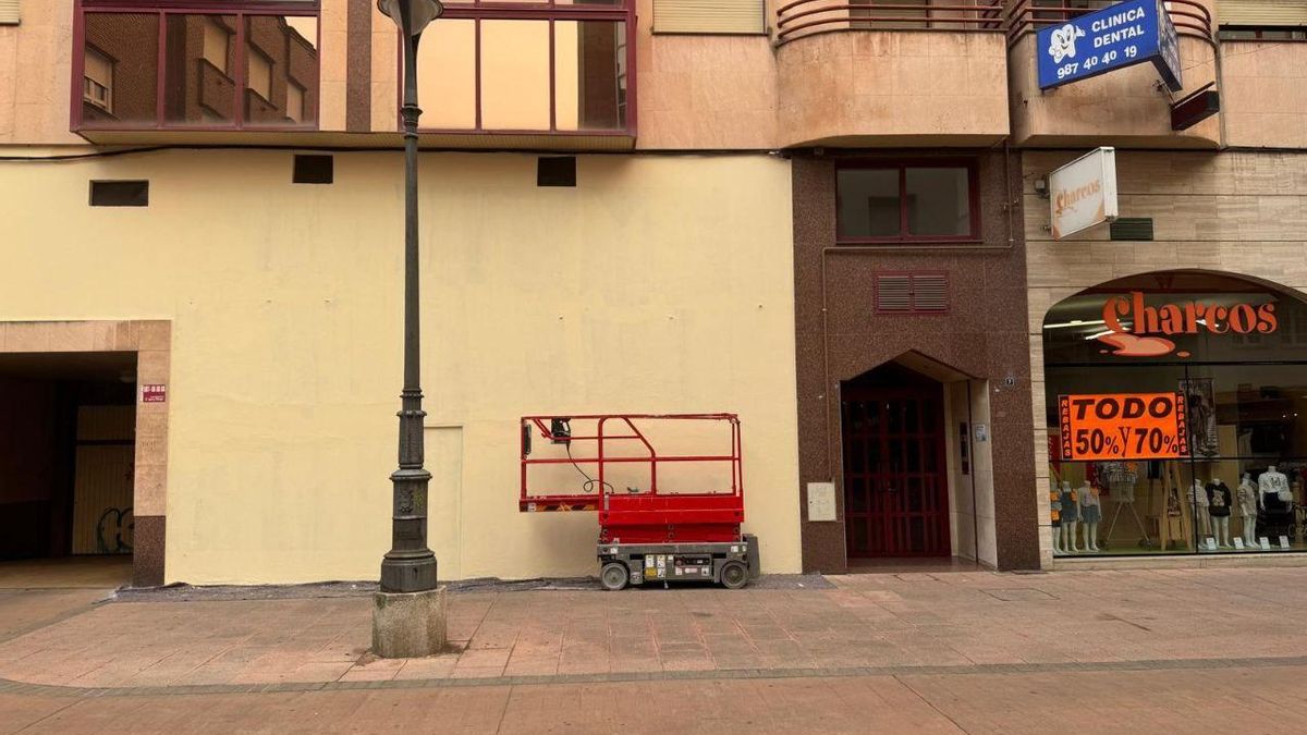 Imagen de la fachada en la que estaba pintado el mural de Nevenka.