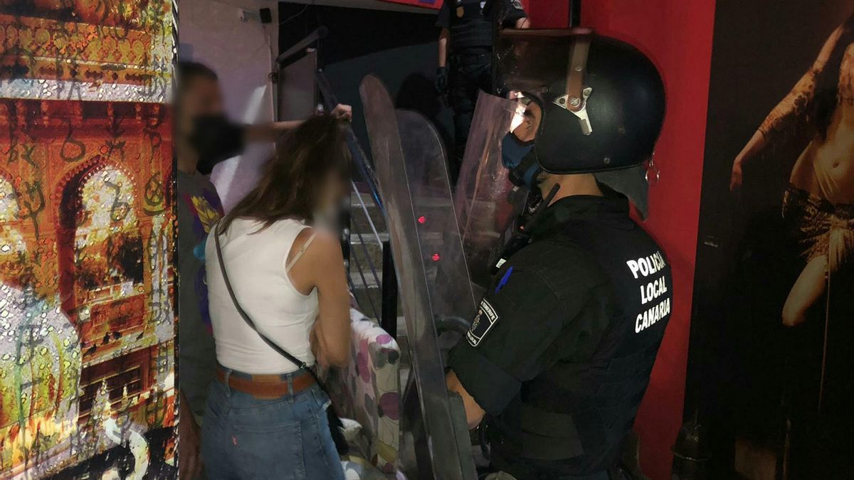 Actuación policial durante el desalojo del establecimiento