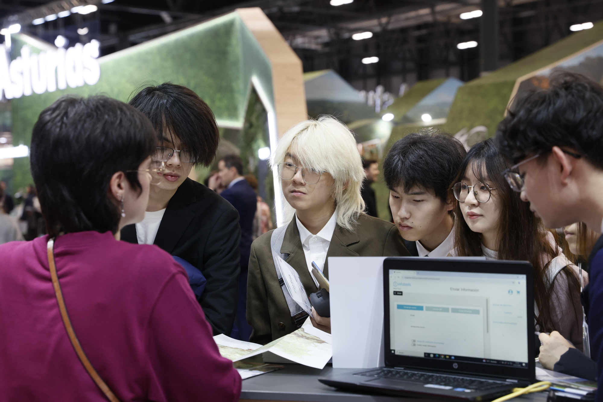 Asistentes a Fitur se interesan por La Rioja