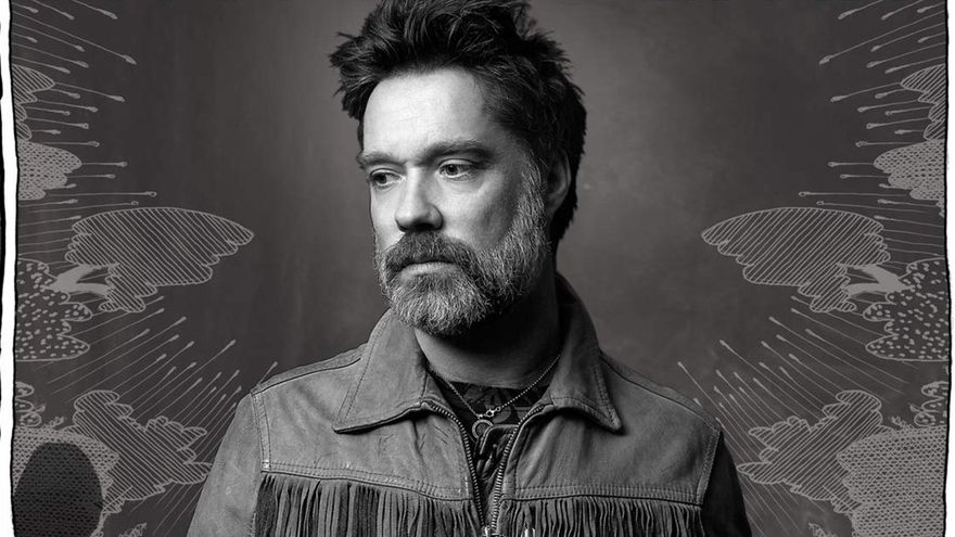 El cantante Rufus Wainwright en la portada de su disco "Unfollow the Rules"