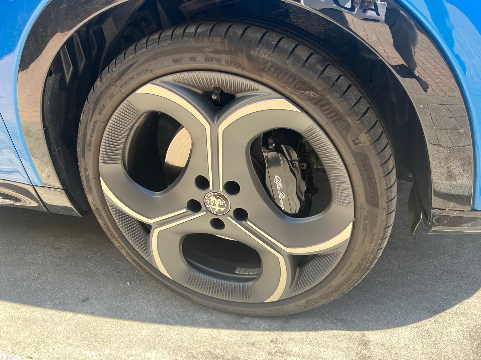 Detalle de las atractivas llantas de 20 pulgadas.