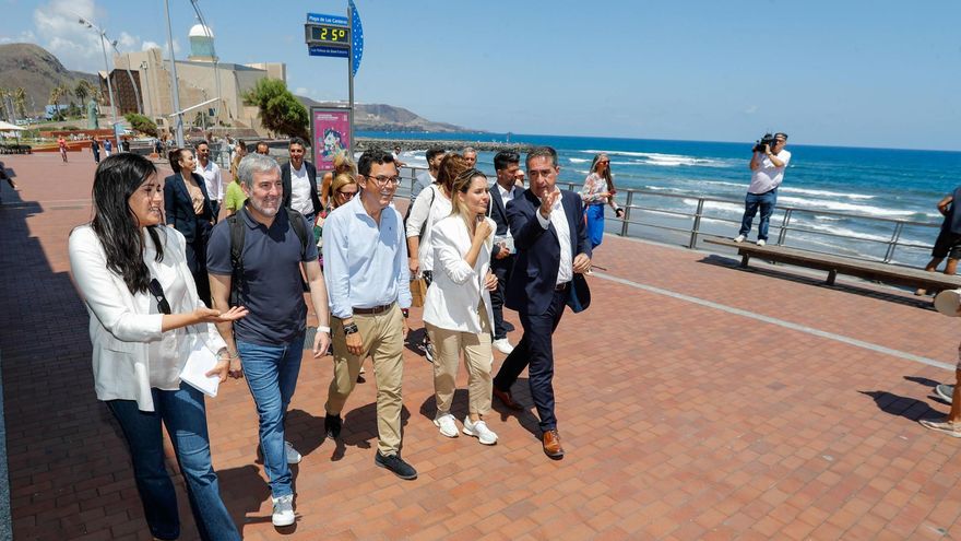 Fernando Clavijo (CC) hace balance de la campaña electoral con un paseo por Las Canteras