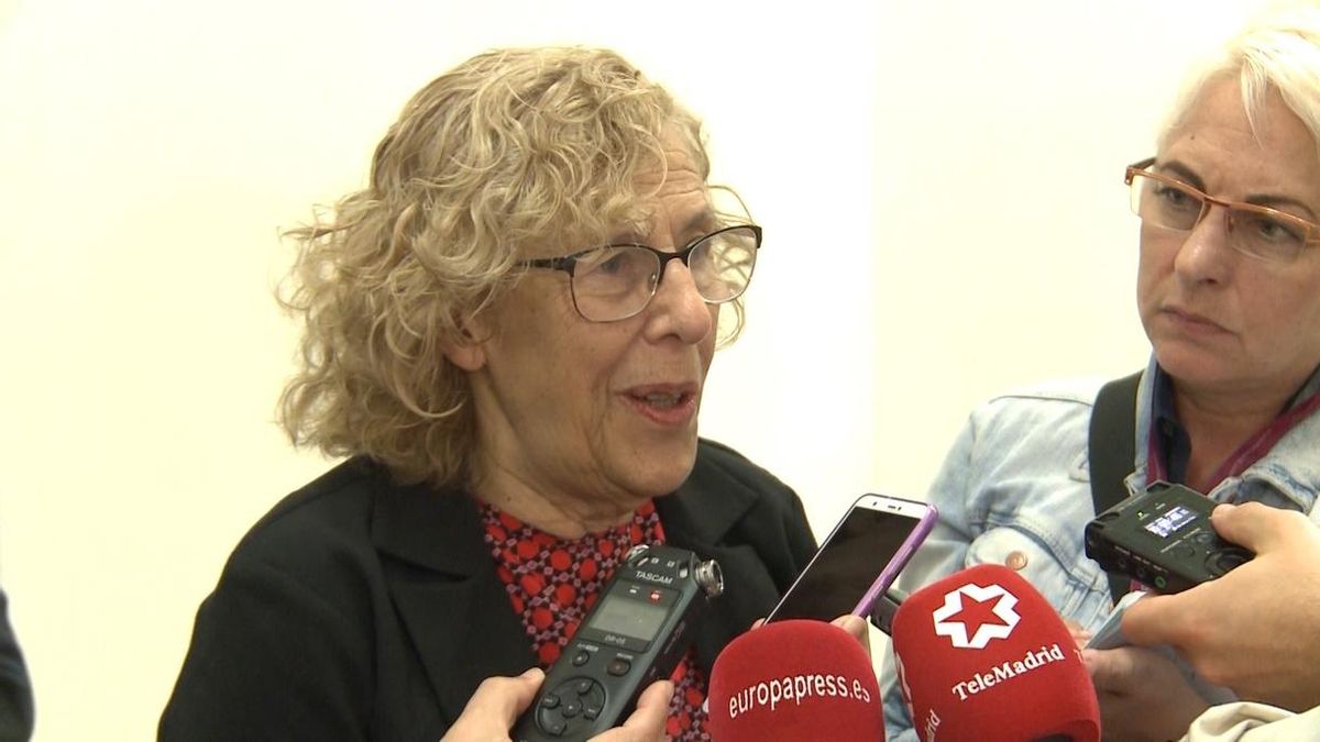 Carmena se alegra de haya tantas mujeres en el nuevo Gobierno de Pedro Sánchez: "Es necesario feminizar la política"