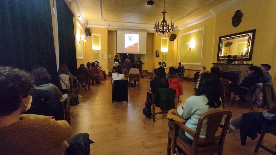 Una de las proyecciones audiovisuales programadas en el Casino de Carballo.