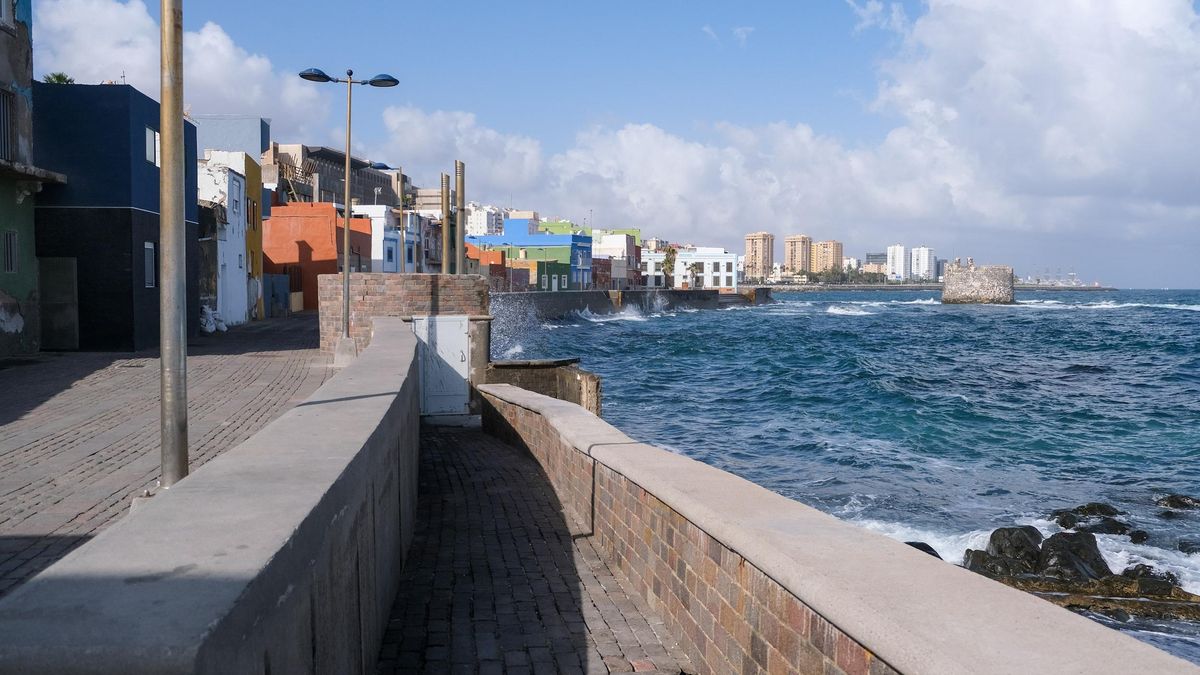 Paseo del barrio marinero de San Cristóbal, tras las obras.