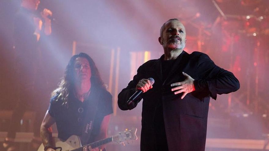 Miguel Bosé critica "un mundo con muros" en su concierto en Texas (EE.UU.)