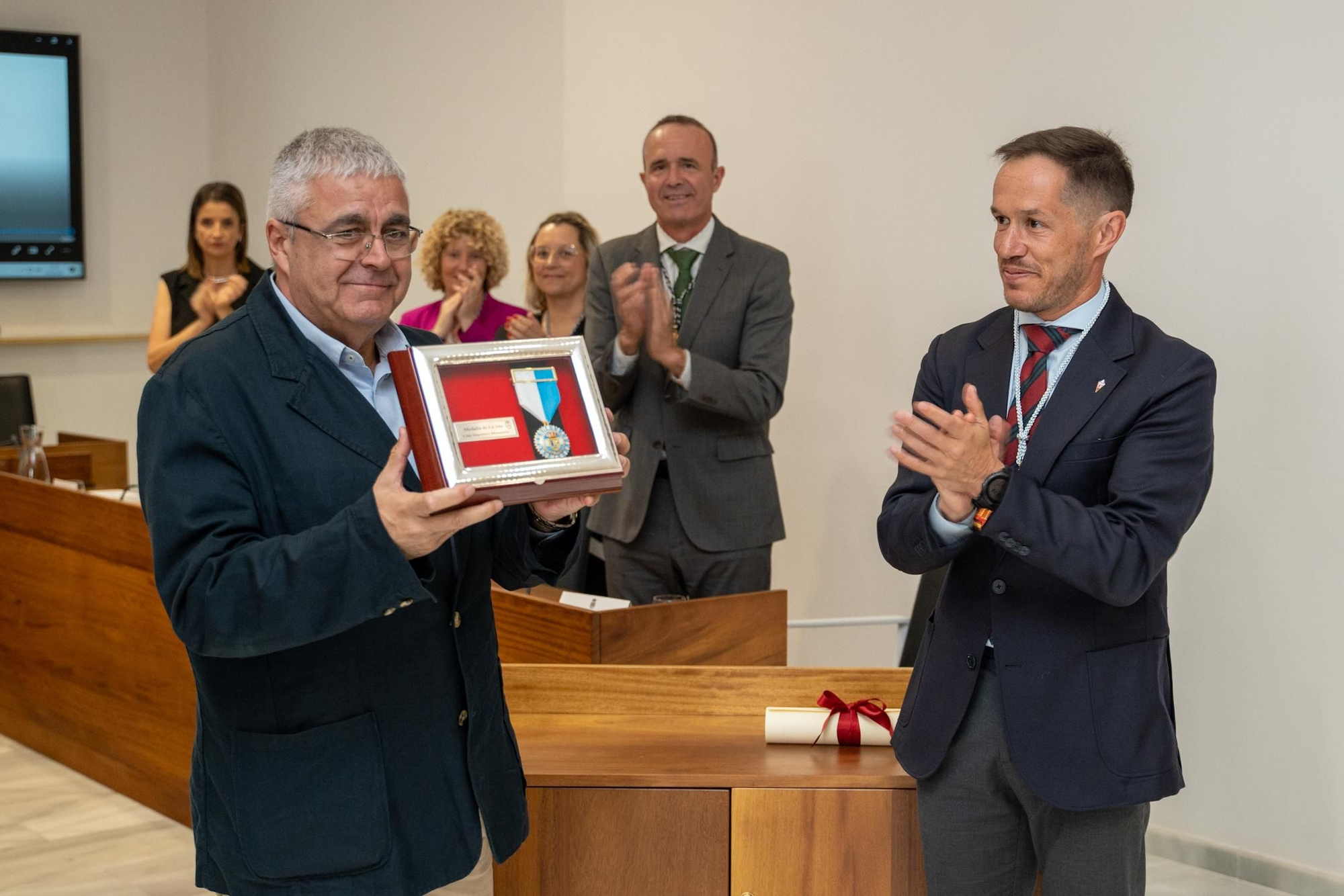 Entrega de la Medalla de La Palma al Mensajero.
