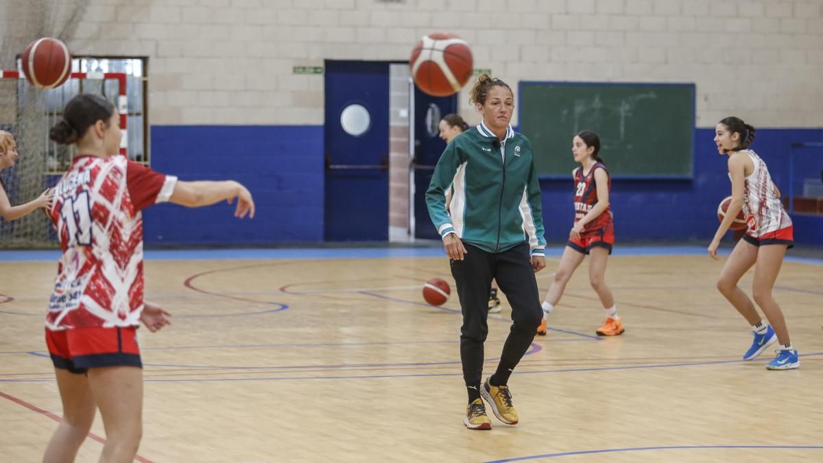Jornada FAB Experience “Nosotras” sobre baloncesto femenino