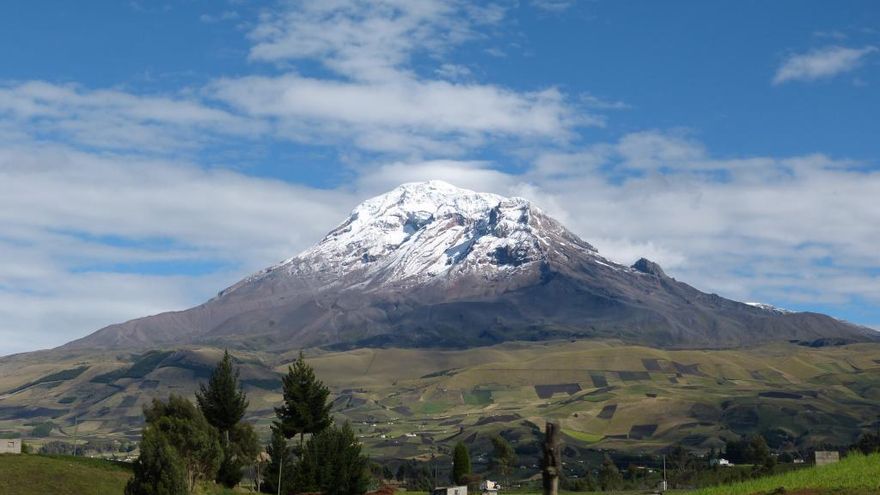 El volcán ecuatoriano Chimborazo, examinado por el naturalista Humboldt