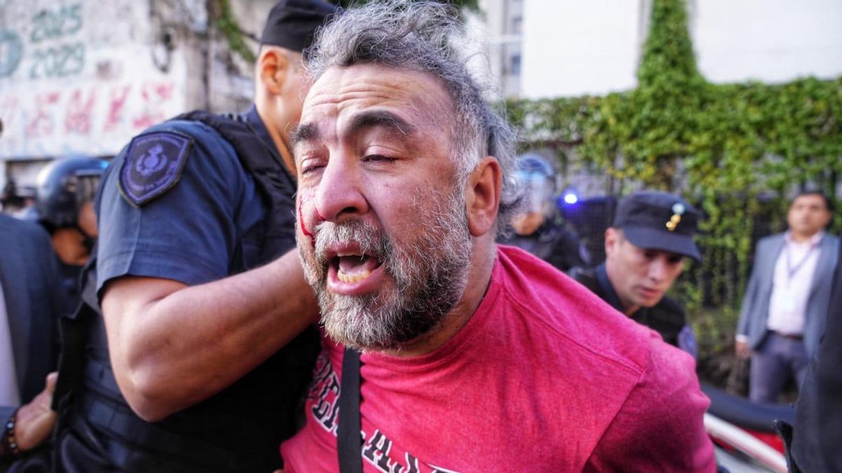 El camarógrafo de A24 fue herido, detenido y luego liberado.