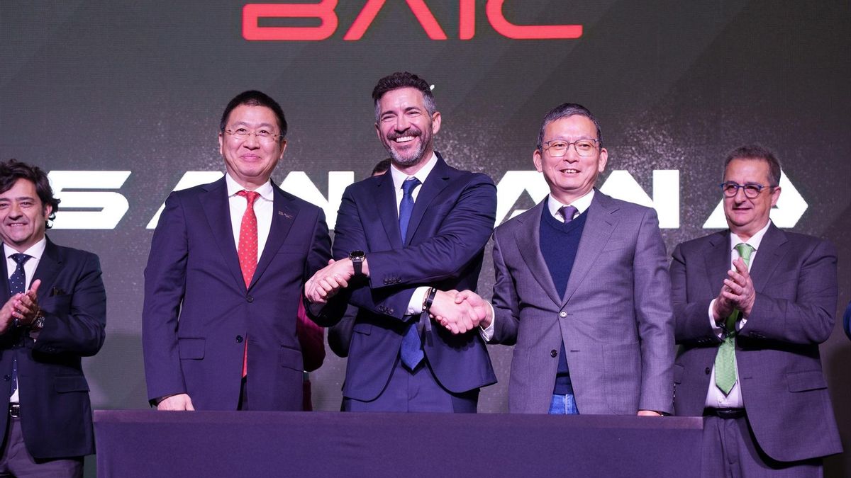 EuropaPress 7149904 ceo santana motors eduardo blanco participa acto oficial presentacion