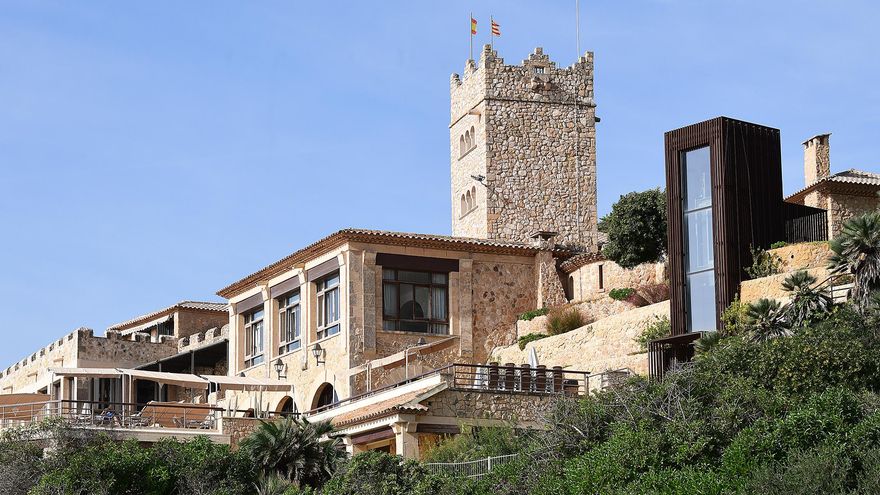 Tenis, pádel, minigolf y piscina: el lujoso castillo donde los funcionarios del Banco de España se relajan frente al mar