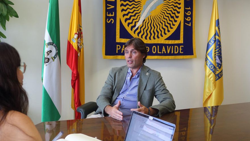 Francisco Oliva es el representante de las diez universidades públicas que conforman el sistema universitario andaluz
