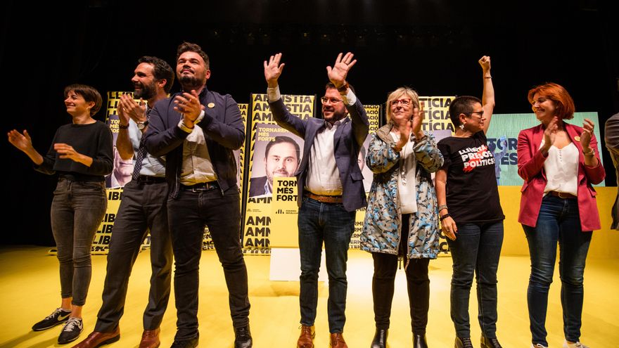 Marta Rosique, Roger Torrent, Gabriel Rufián, Pere Aragones, Mirella Cortès, Maria Dantas y Carolina Telechea en el acto de arranque de campaña de ERC en Barcelona.