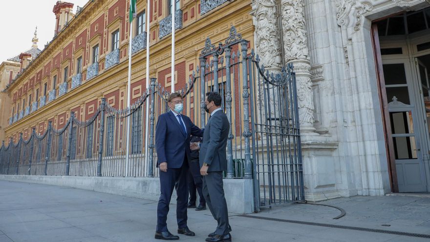 El presidente de la Generalitat Valenciana, Ximo Puig, junto al presidente andaluz, Juan Manuel Moreno Bonilla.