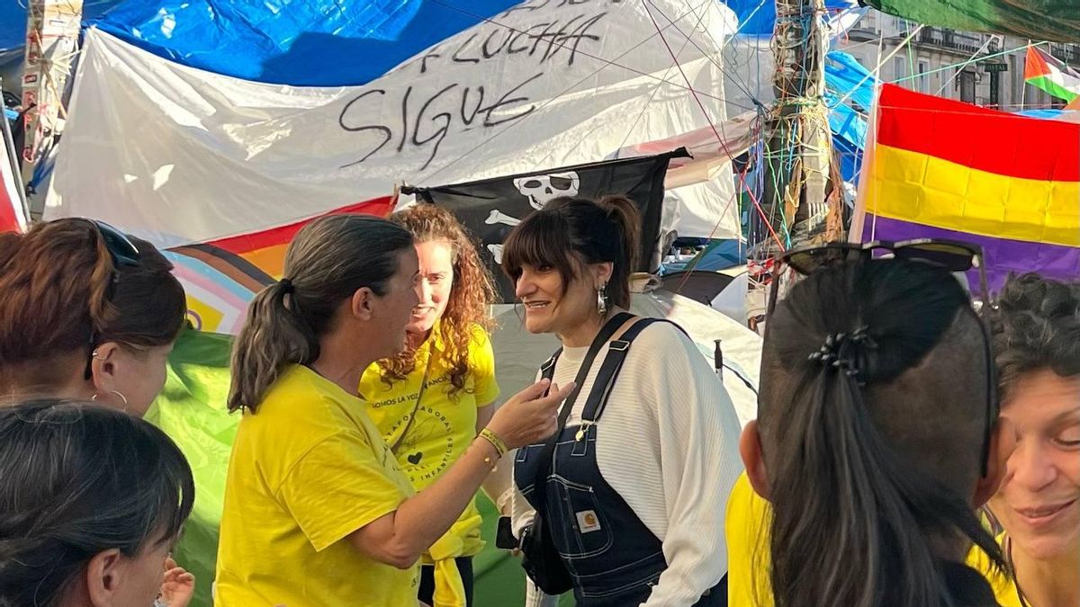 Rozalén, este jueves en la acampada de Sol.