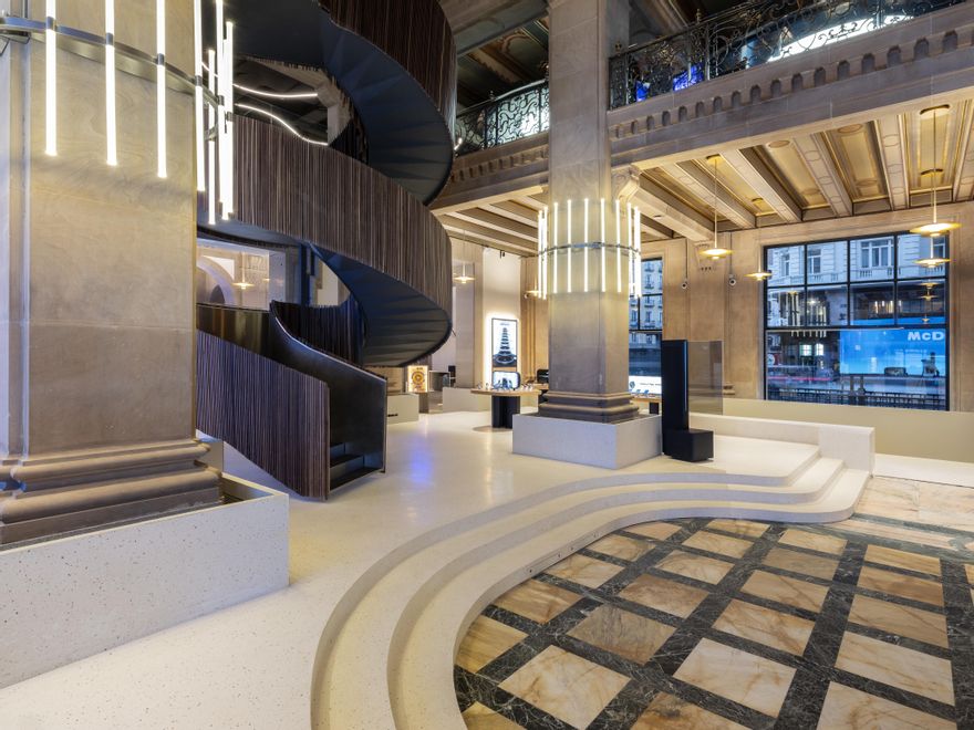 Otra vista de las escaleras de subida