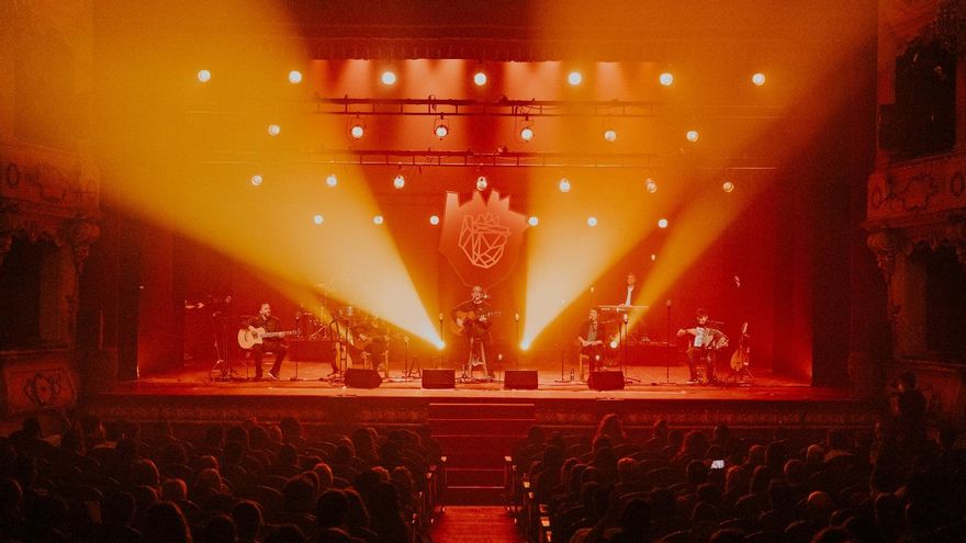 À Punt estrena 'No s'apaguen les estreles', el documental sobre las luchas que enlazan el nuevo proyecto de Xavi Sarrià