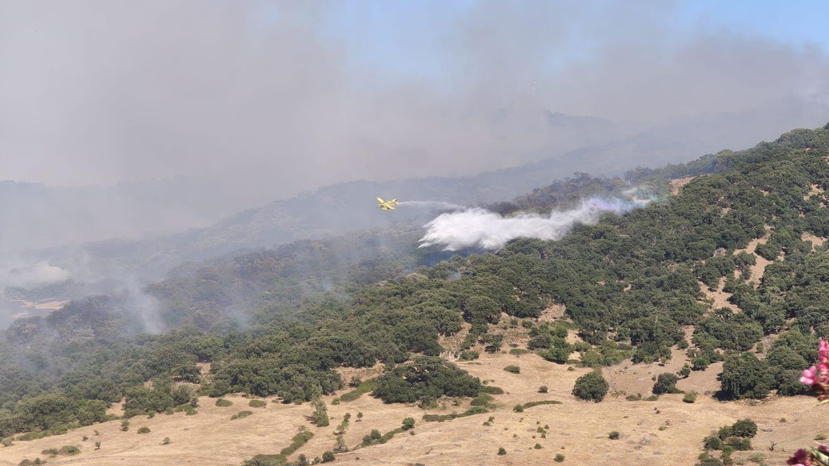 Un incendio forestal en Grazalema obliga a desalojar un hotel y activar la fase de emergencia 1