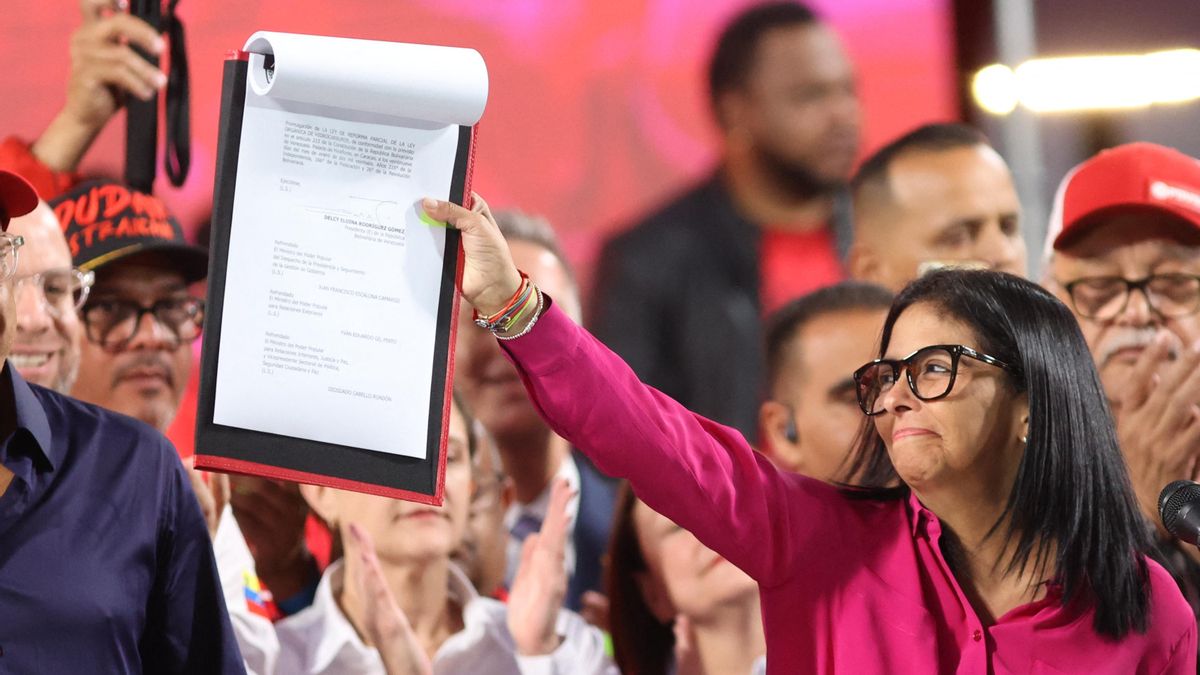 Delcy Rodríguez liberaliza el sector petrolero venezolano mientras EEUU emite licencias para operar en el país