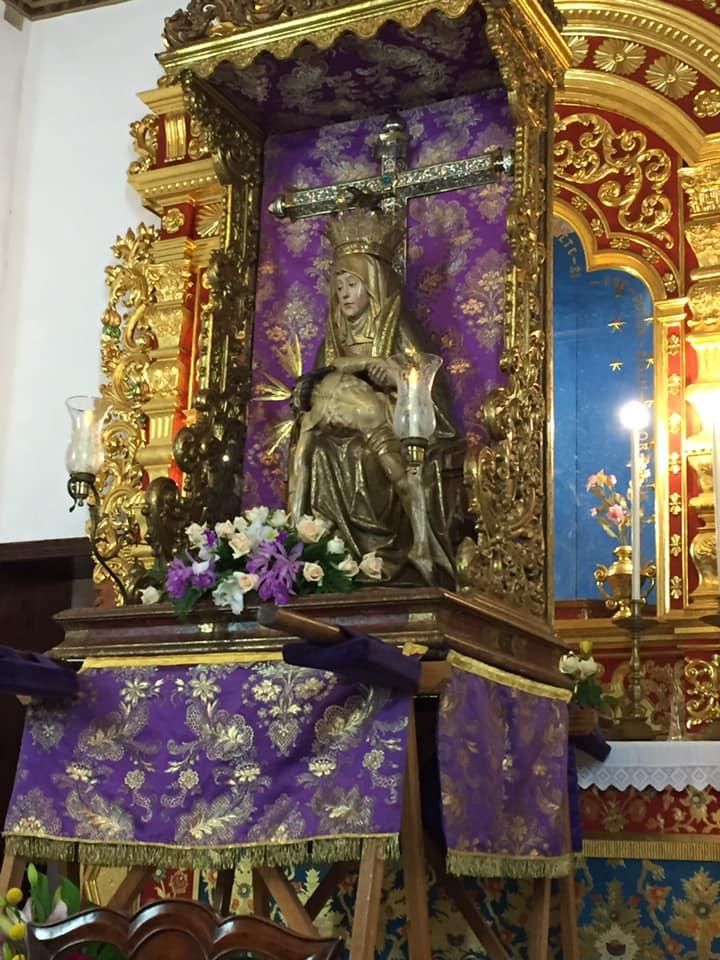 Nuestra Señora de las Angustias en su sillón procesional barroco. MVH